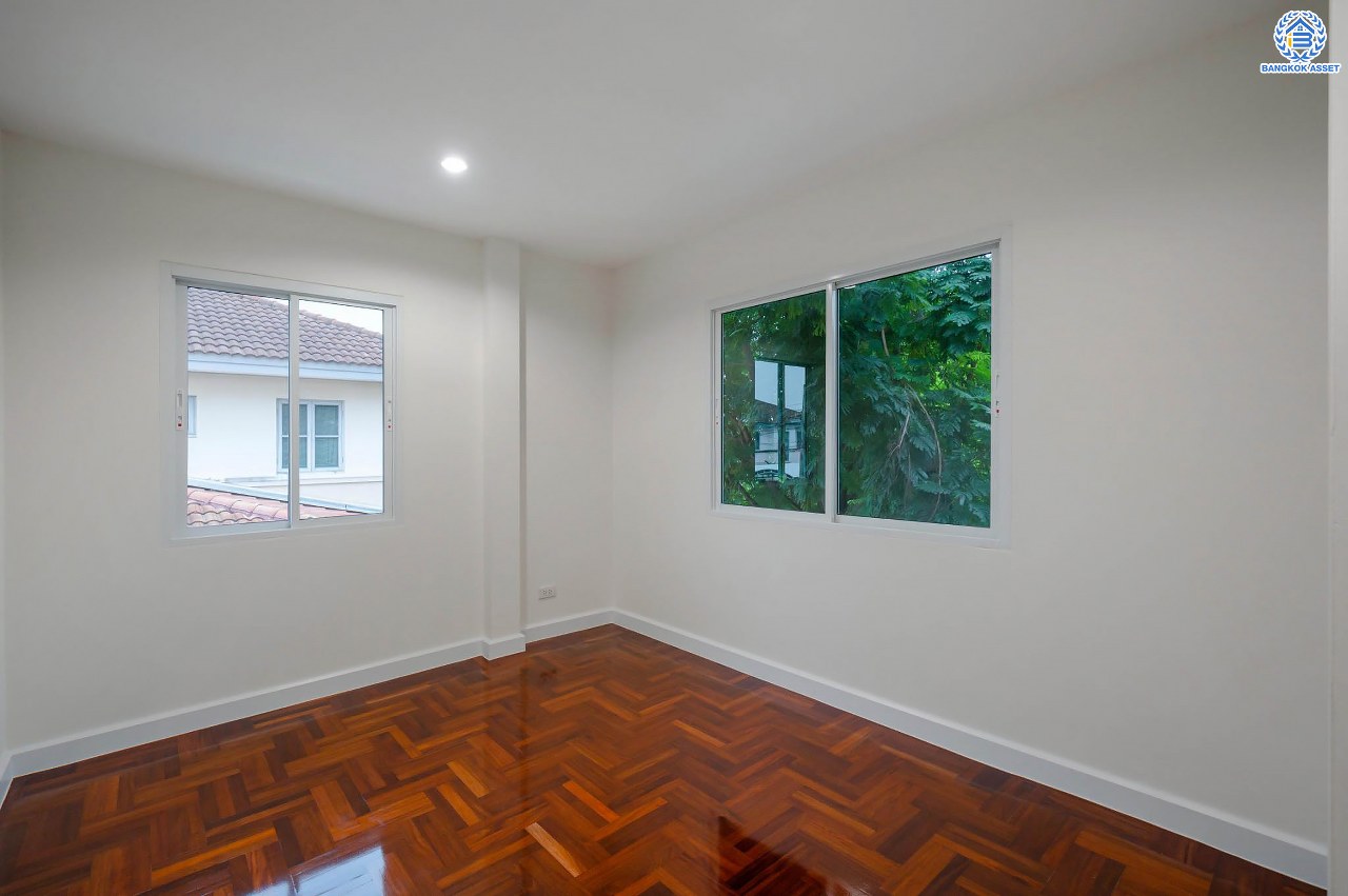 บ้านมือสองตกแต่งใหม่ โครงการ ชัยพฤกษ์ บางบัวทอง จากแบรนด์ LH หลังใหญ่กว่า 62.6 ตร.ว. ฟังก์ชัน 3 ห้องนอน 2 ห้องน้ำ จอดรถได้ 2 คัน พร้อม Facilities ครบครัน บนทำเลเดินทางสะดวก ติดถนนบางกรวย-ไทรน้อย ใกล้เซ็นทรัลเวสต์เกต และรถไฟฟ้าสายสีม่วง "สถานีบางพลู"...